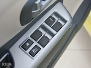 2009款1.0L 自动豪华版 主驾车窗控制区	