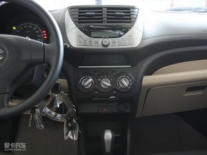 2009款1.0L 自动豪华版 中控台
