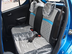 2010款1.0L 自动炫酷版 空间座椅