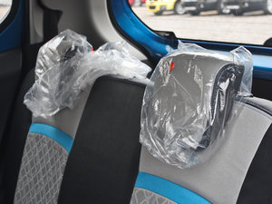 2010款1.0L 自动炫酷版 空间座椅