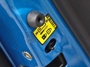 2010款1.0L 自动炫酷版 空间座椅