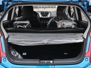 2010款1.0L 自动炫酷版 空间座椅