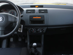 2011款1.3L 手动超值版 中控台