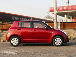 2012款1.3L 手动超值版 整体外观
