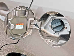 2012款1.6L 手动实用版 油箱盖