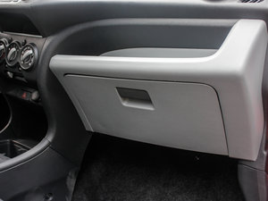 2013款1.0L 自动炫酷版 空间座椅