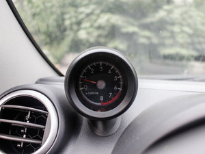 2013款1.0L 自动炫酷版 中控区