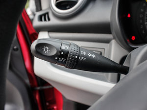 2013款1.0L 自动炫酷版 中控区