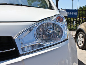 2013款1.0L 手动豪华版 大灯