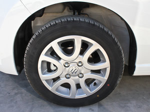2013款1.0L 手动豪华版 轮圈