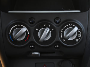 2013款1.0L 手动豪华版 空调调节