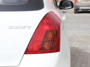 2013款1.3L 手动超值版 尾灯
