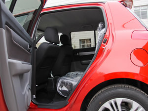 2013款1.5L 手动运动版 后排空间
