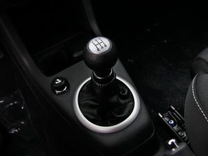 2013款1.5L 手动运动版 换挡杆