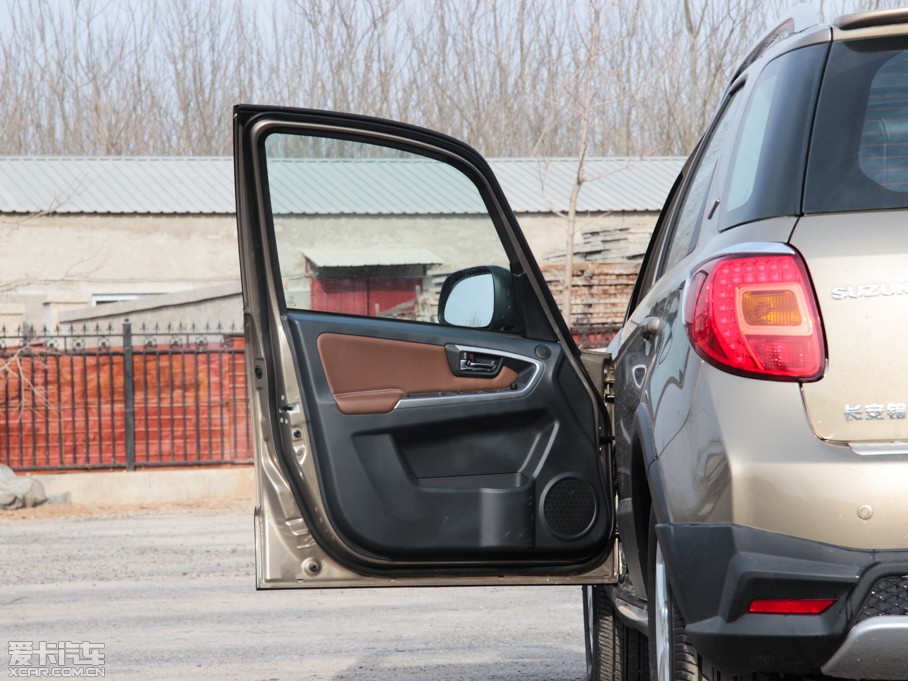 2013�����ZSX4�Ɏ� ���J 1.6L �ք�20����3G���ܰ�