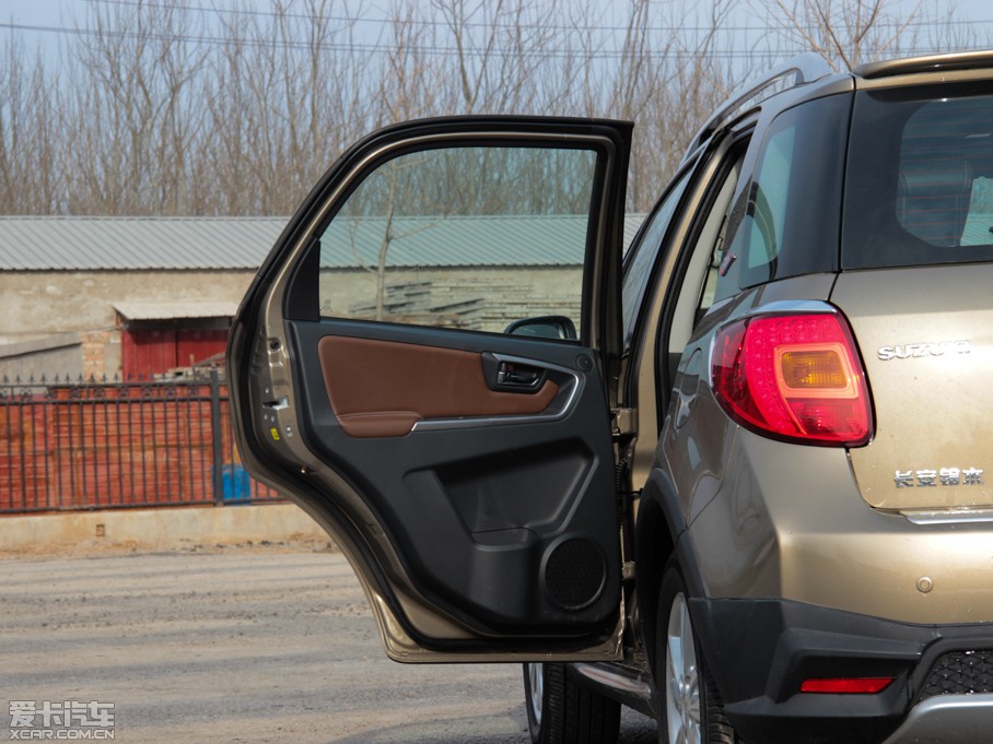 2013�����ZSX4�Ɏ� ���J 1.6L �ք�20����3G���ܰ�