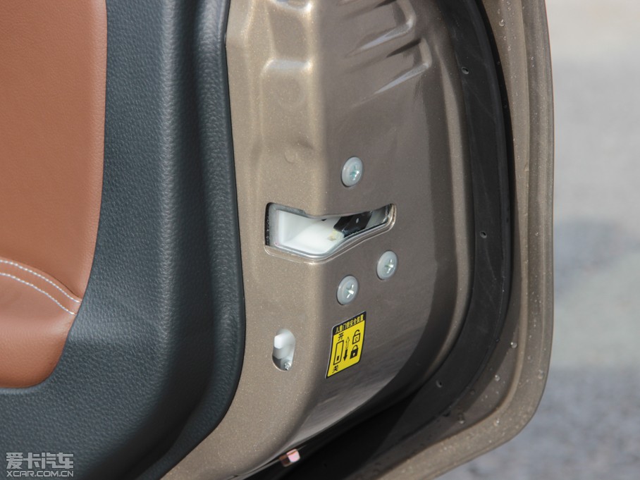 2013�����ZSX4�Ɏ� ���J 1.6L �ք�20����3G���ܰ�