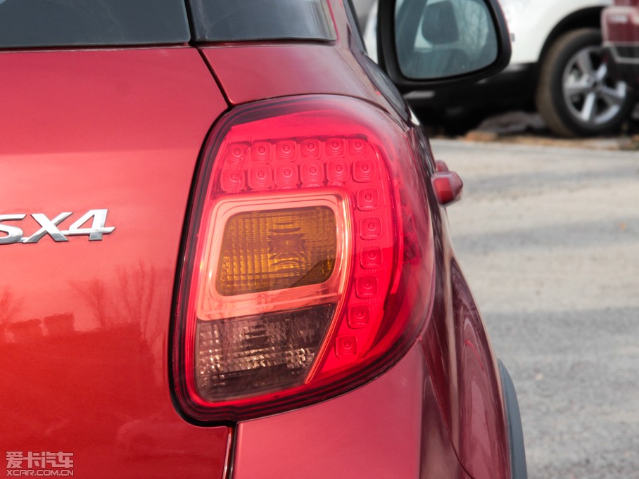 2013�����ZSX4�Ɏ� ���J 1.6L �Ԅ��`�Ӱ�