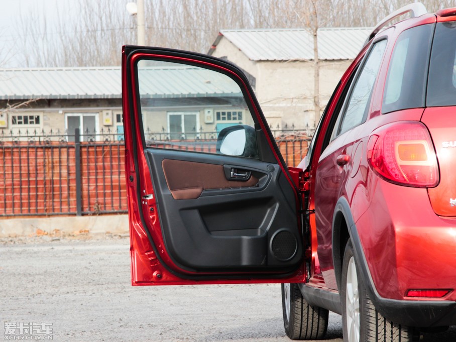 2013�����ZSX4�Ɏ� ���J 1.6L �Ԅ��`�Ӱ�