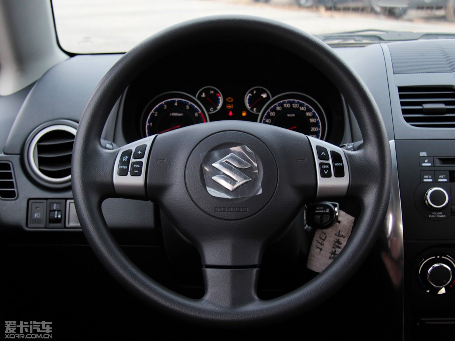 2013�����ZSX4�Ɏ� ���J 1.6L �Ԅ��`�Ӱ�