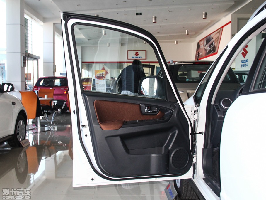 2013�����ZSX4�Ɏ� 1.6L �Ԅӿ��J��