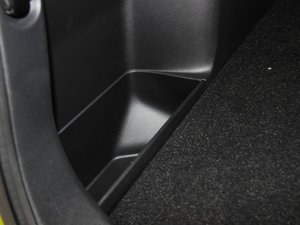 2014款1.6L 手动精英型 两驱 空间座椅
