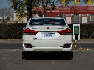 2015款1.6L 自动乐享型 正后	