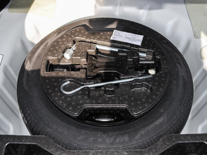 2015款1.6L 自动乐享型 备胎