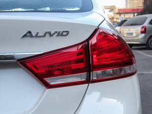 2015款1.6L 自动尊享型 尾灯