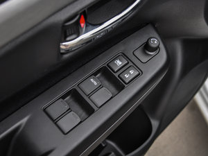 2015款1.6L 手动舒享型 主驾车窗控制区	