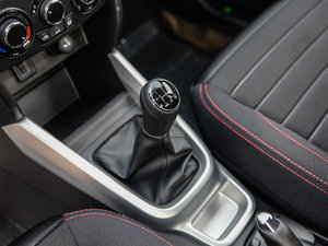 2016款1.6L 手动进取型 换挡杆