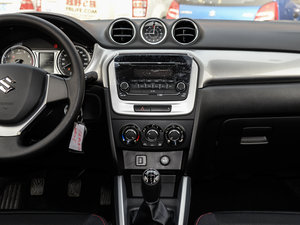 2016款1.6L 手动进取型 中控台