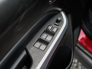 2016款1.4T 手动豪华型 主驾车窗控制区	