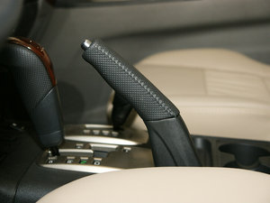 2011款3.0GLX 自动版 驻车制动器
