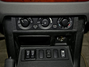 2011款3.0GLX 自动版 中控区
