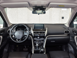 2018款1.5T CVT四驱真我版 内饰全景