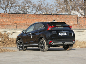 2018款1.5T CVT两驱信念版 左后45度