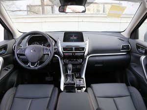 2018款1.5T CVT两驱信念版 内饰全景
