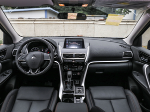 2018款1.5T CVT两驱梦想版 内饰全景