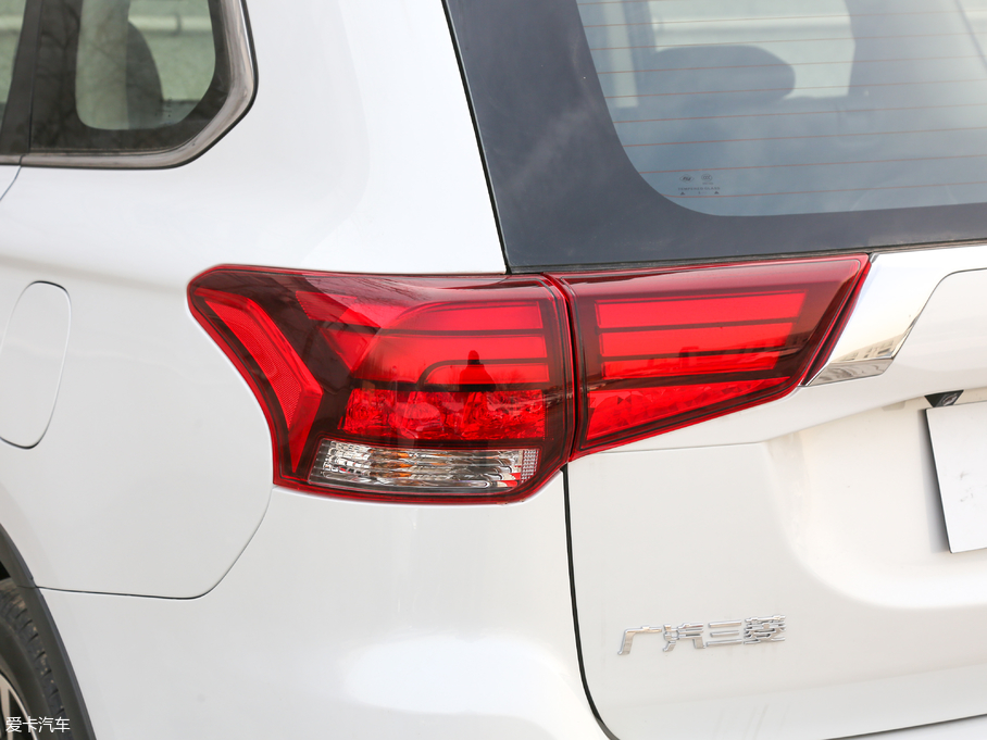 2019W{(ln) 2.4L (q)а V