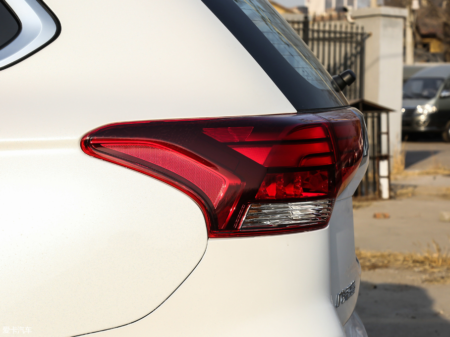 2019W{(ln) 2.4L (q) V