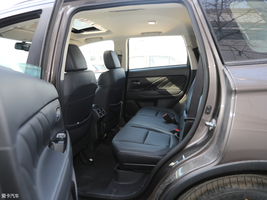 2019W{(ln) 2.0L (q) (gu)V