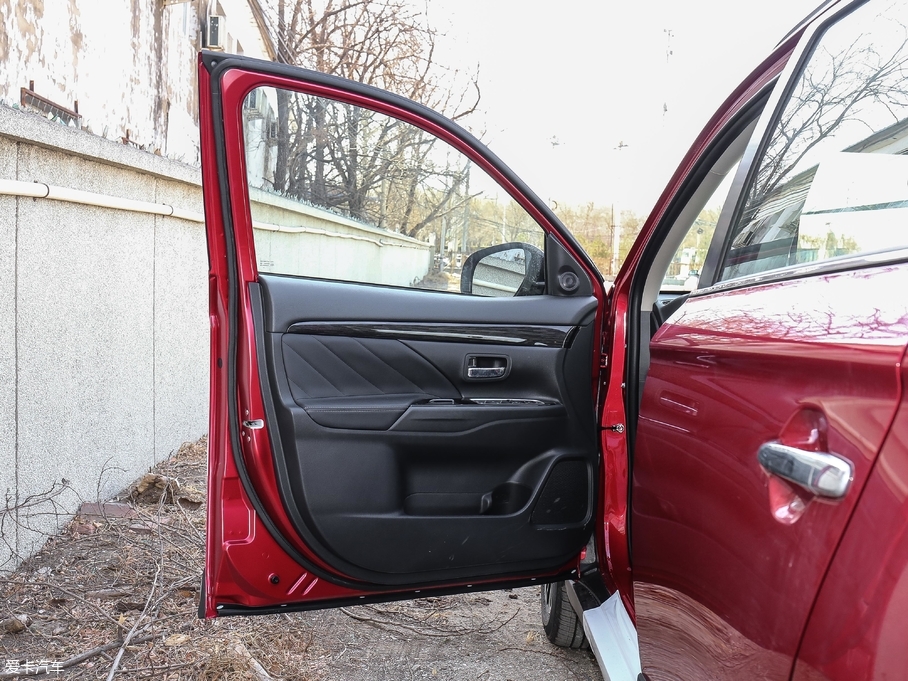 2019W{(ln) 2.4L (q) (gu)V