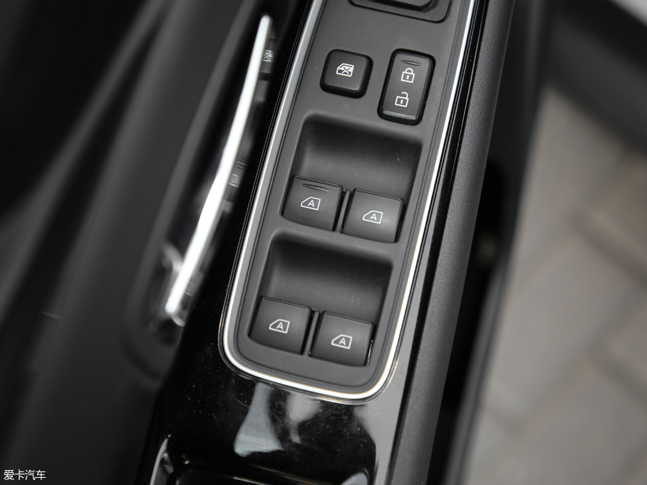 2019W{(ln) 2.4L (q) (gu)V