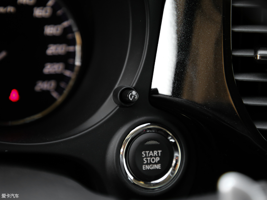 2019W{(ln) 2.4L (q) (gu)V