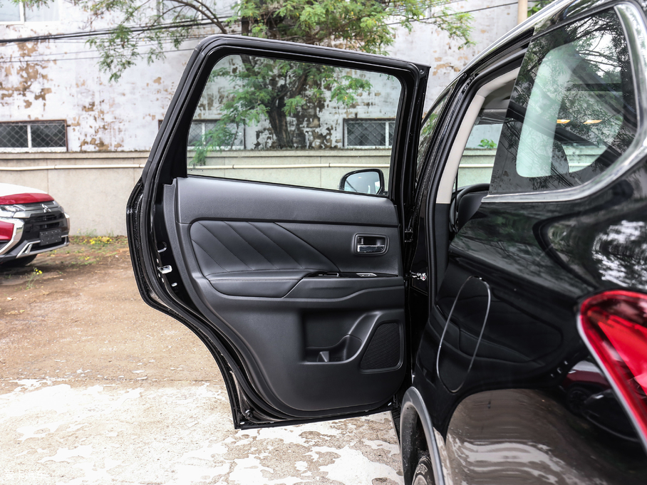 2019W{(ln) 2.4L (q) (gu)V