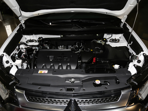 2019款2.0L 两驱畅享版 国V 发动机