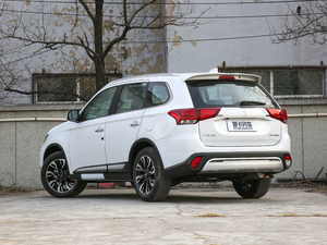 2019款2.4L 两驱致行版 国V 左后45度