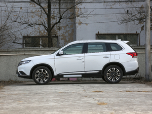 2019款2.4L 两驱致行版 国V 正侧（左）