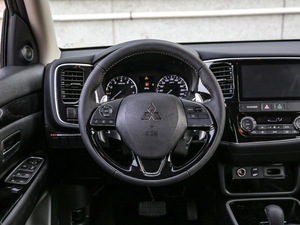 2019款2.4L 两驱致行版 国V 方向盘